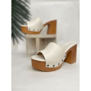 Journee Collection Women's Veda Platform Sandal - White 6.5